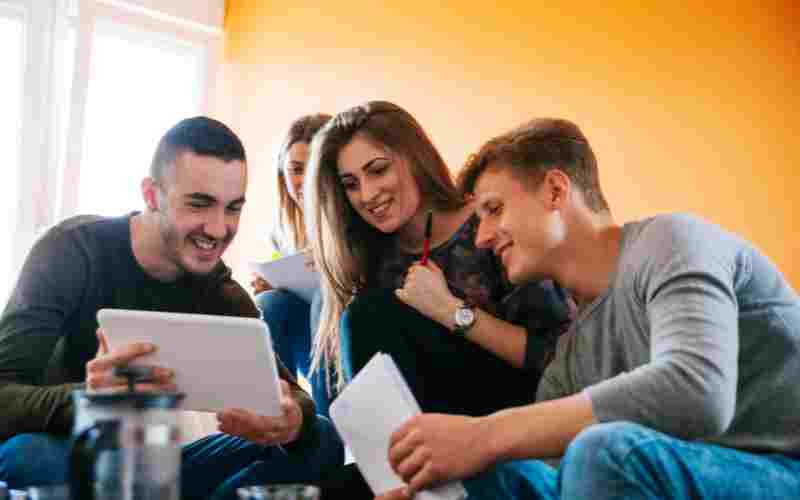 Student writing a Common App essay for U.S. university admission