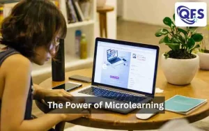 student using microlearning on phone – microlearning study
